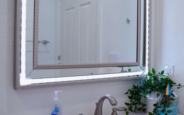 подсветка светодиодной лентой зеркала в ванной комнате